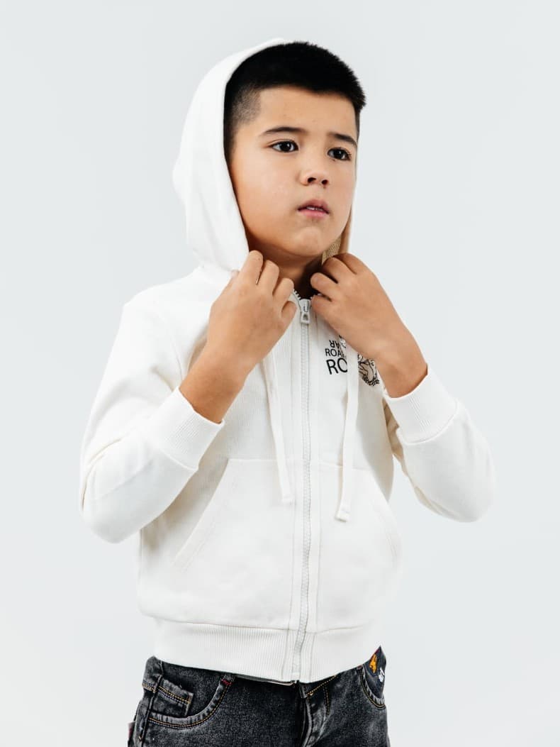 White Hoodie - image - 02